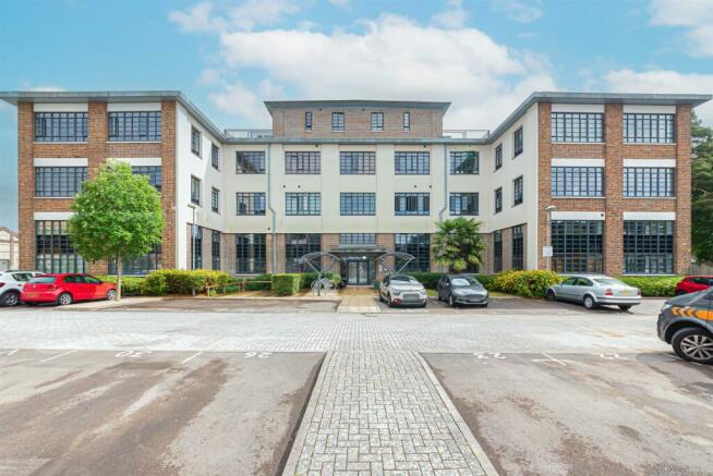 Outside View serviced apartment farnborough, serviced apartment farnborough hampshire, serviced apartment farnborough airport, hotel farnborough, hotel farnborough hampshire, hotel farnborough airport