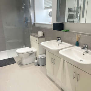 Chapel-En-suite-1