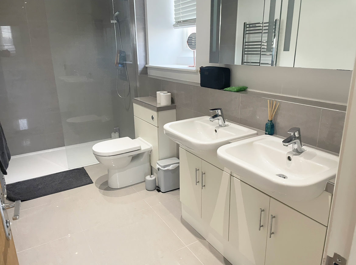 Chapel-En-suite-1